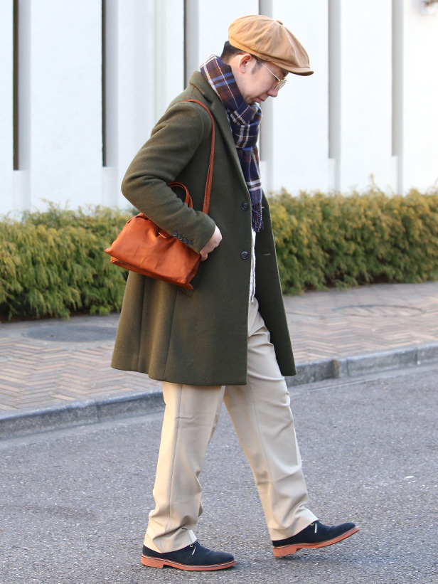 BEAU DESSIN(ボーデッサン) オリガミ 巾着レザーバッグ キャメル モデル 着用 コーディネート 画像