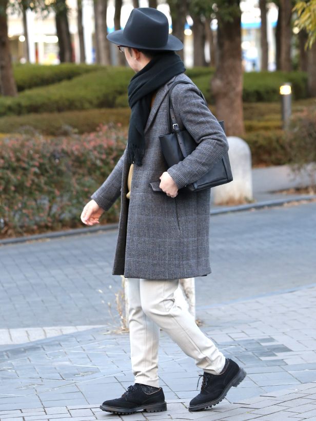 BEAU DESSIN(ボーデッサン) レザーミニトートバッグ ブラック モデル 着用 コーディネート 画像