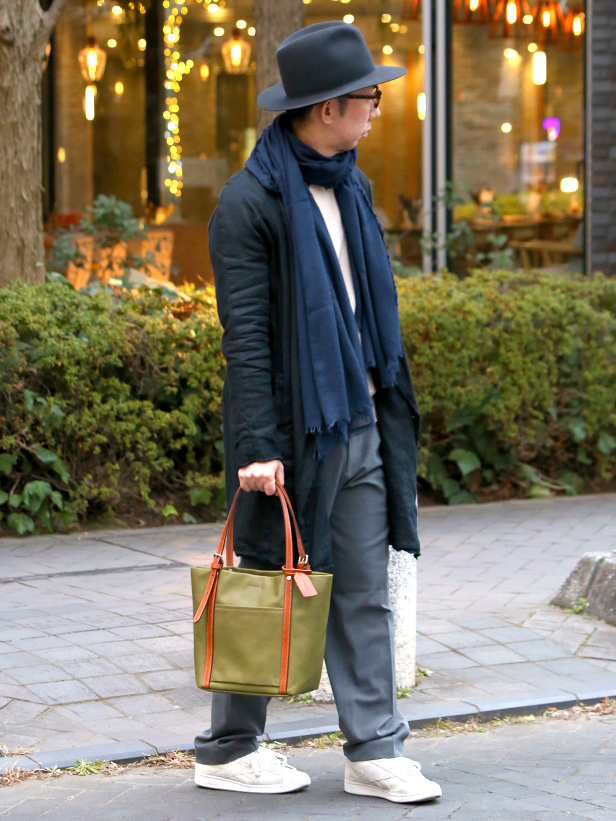 BEAU DESSIN(ボーデッサン) レザーミニトートバッグ グリーン モデル 着用 コーディネート 画像