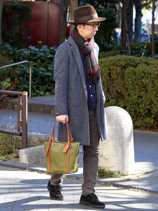 BEAU DESSIN(ボーデッサン) レザーミニトートバッグ グリーン モデル 着用 コーディネート 画像