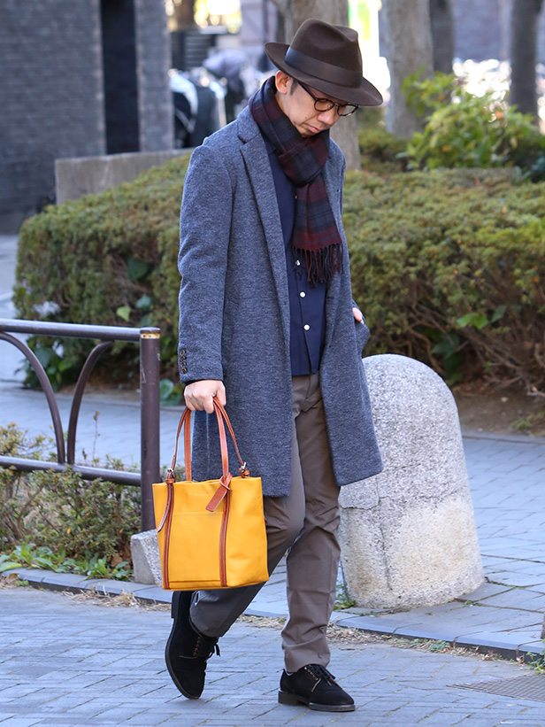 BEAU DESSIN(ボーデッサン) レザーミニトートバッグ イエロー モデル 着用 コーディネート 画像