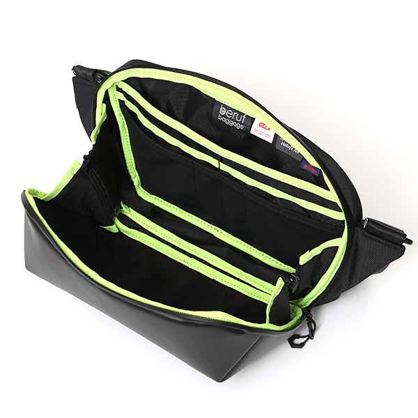 beruf baggage ショルダーバッグ メンズ 本革 防水レザー 日本製 ブラック 黒 黒色 スリングバッグ ボディーバッグ レディース 斜め掛け 大容量 ペットボトル 折り畳み傘 収納可能 自転車 ベルーフバゲージ URBAN EXPLORER 6.0 brf-GR21-WPL