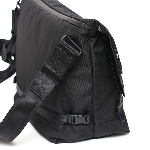 beruf baggage メッセンジャーバッグ メンズ 大容量 26L 防水 日本製 ショルダーバッグ ブラック 黒 黒色 17インチ PC収納可能 エアーバリスティックナイロン 自転車 通勤 リフレクター 斜め掛け フラップ ベルーフバゲージ HOBO 26 brf-CF32-BTX
