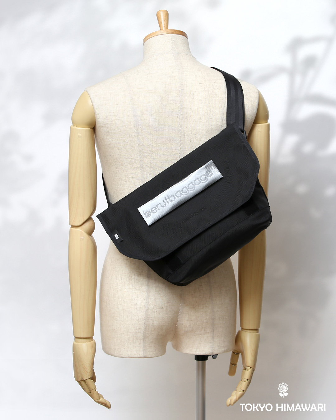 beruf baggage メッセンジャーバッグ メンズ 小型 8L 防水 日本製 ブラック 黒 黒色 小さい 小振り ミニ ショルダーバッグ エアーバリスティックナイロン 自転車 通勤 リフレクター 斜め掛け フラップ ベルーフバゲージ HOBO 16 brf-CF33-BTX