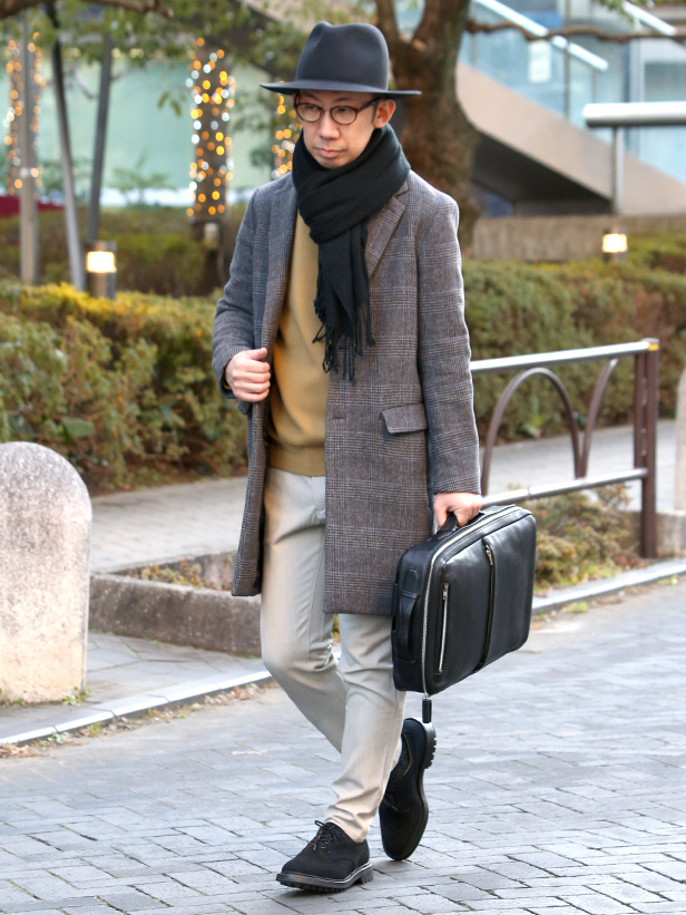 FIVE WOODS(ファイブウッズ) GRAIN2.0 ビジネスバックパック S ブラック モデル 着用 コーディネート 画像