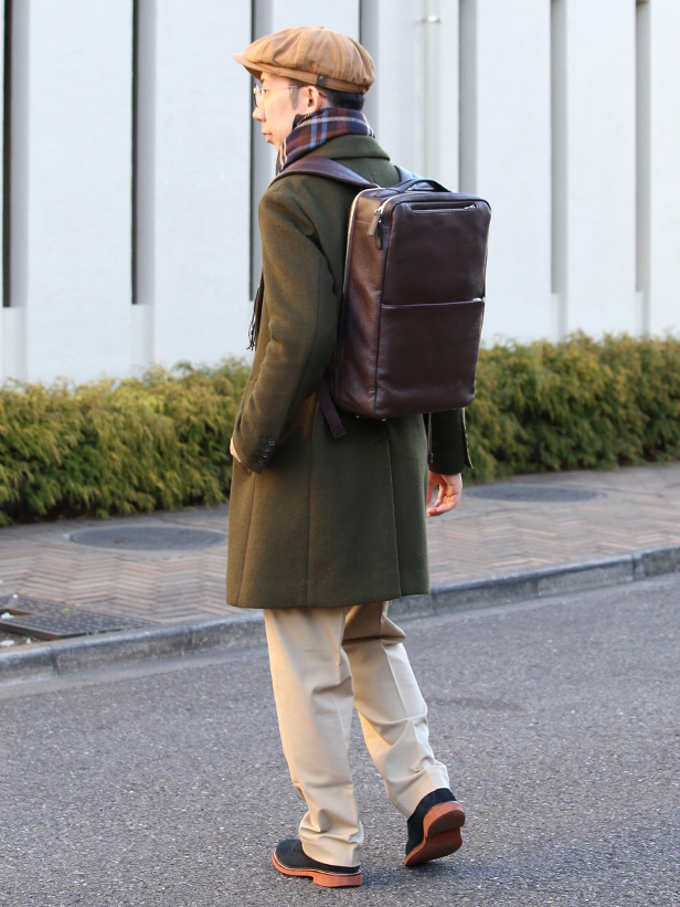 FIVE WOODS(ファイブウッズ) GRAIN2.0 ビジネスバックパック W ブラウン モデル 着用 コーディネート 画像