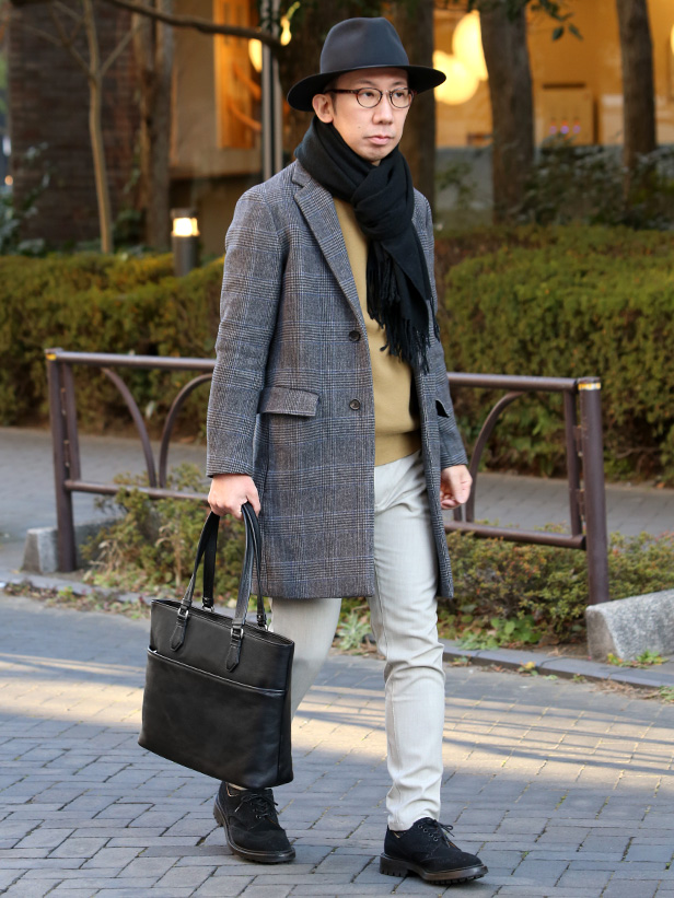 FIVE WOODS(ファイブウッズ) GRAIN2.0 ビジネストート ブラック モデル 着用 コーディネート 画像