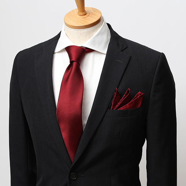 ポケットチーフ 日本製 ハンドロール 手縫い シルク100% 無地 レッド ワイン 赤色 ポケットスクエア ビジネス 仕事 フォーマル 結婚式 披露宴 パーティー 男性 メンズ 高級 プレゼント ギフト 30代 40代 50代 60代 フランコ スパダ Franco Spada