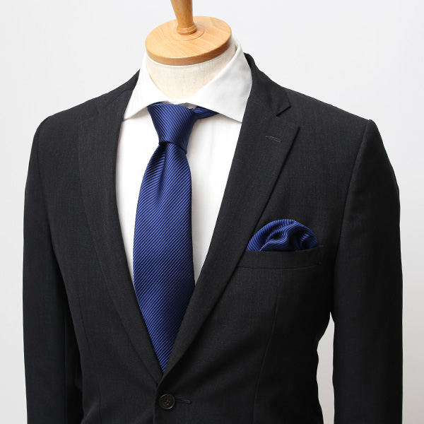 ポケットチーフ 日本製 ハンドロール 手縫い シルク100% 無地 ブルー ネイビー 青色 ポケットスクエア ビジネス 仕事 フォーマル 結婚式 披露宴 パーティー 男性 メンズ 高級 プレゼント ギフト 30代 40代 50代 60代 フランコ スパダ Franco Spada