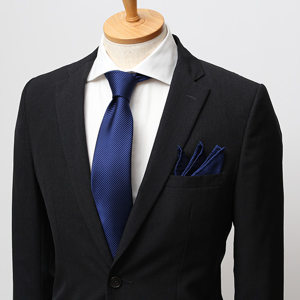 ポケットチーフ 日本製 ハンドロール 手縫い シルク100% 無地 ブルー ネイビー 青色 ポケットスクエア ビジネス 仕事 フォーマル 結婚式 披露宴 パーティー 男性 メンズ 高級 プレゼント ギフト 30代 40代 50代 60代 フランコ スパダ Franco Spada