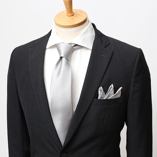  ポケットチーフ 日本製 ハンドロール 手縫い シルク100％ 無地 シルバー 銀色 ポケットスクエア ビジネス 仕事 フォーマル 結婚式 披露宴 パーティー 男性 メンズ 高級 プレゼント ギフト 30代 40代 50代 60代 フランコ スパダ Franco Spada