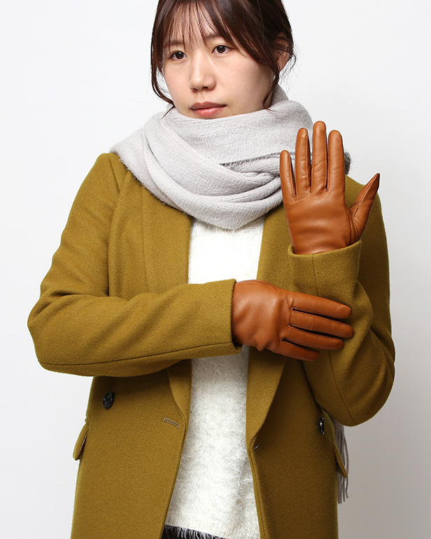 手袋 レディース 本革 カシミヤ裏地 ショート丈 防寒 革手袋 日本製 ブランド キャメル ブラウン 茶 茶色 30代 40代 50代 女性 通勤 ビジネス プレゼント 化粧箱付き おしゃれ 高級 KURODA(クロダ)