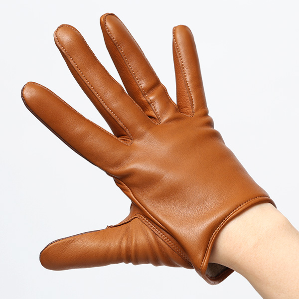  手袋 レディース 本革 カシミヤ裏地 スマホ対応 ショート丈 防寒 革手袋 日本製 ブランド キャメル ブラウン 茶 茶色 30代 40代 50代 女性 タッチパネル 操作可能 通勤 ビジネス プレゼント 化粧箱付き おしゃれ 高級 KURODA(クロダ)