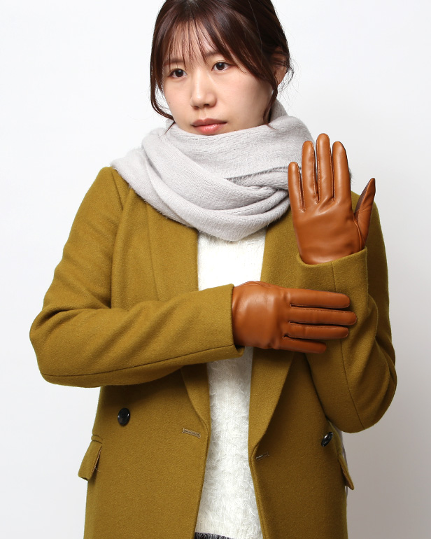 手袋 レディース 本革 カシミヤ裏地 スマホ対応 ショート丈 防寒 革手袋 日本製 ブランド キャメル ブラウン 茶 茶色 30代 40代 50代 女性 タッチパネル 操作可能 通勤 ビジネス プレゼント 化粧箱付き おしゃれ 高級 KURODA(クロダ)