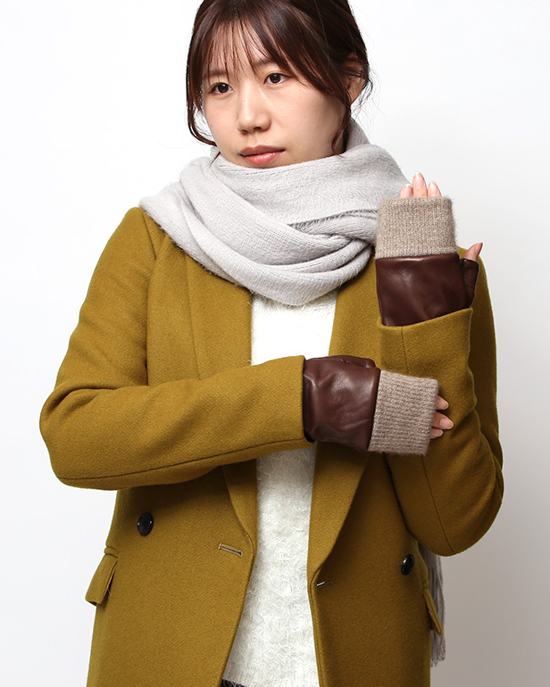 手袋 レディース 本革 カシミヤ裏地 フィンガーレス 防寒 革手袋 日本製 ブランド ブラウン 茶 茶色 スマホ タッチパネル 操作可能 女性 通勤 ビジネス プレゼント 化粧箱付き おしゃれ 高級 KURODA(クロダ)