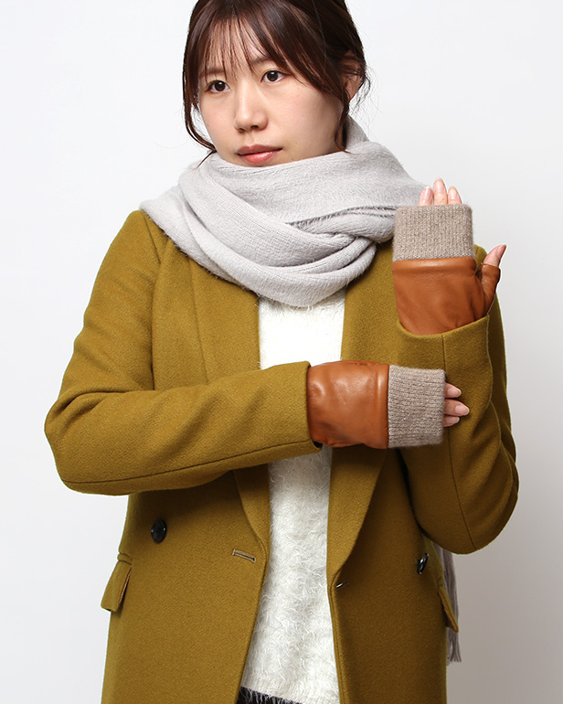 手袋 レディース 本革 カシミヤ裏地 フィンガーレス 防寒 革手袋 日本製 ブランド キャメル ブラウン 茶 茶色 スマホ タッチパネル 操作可能 女性 通勤 ビジネス プレゼント 化粧箱付き おしゃれ 高級 KURODA(クロダ)