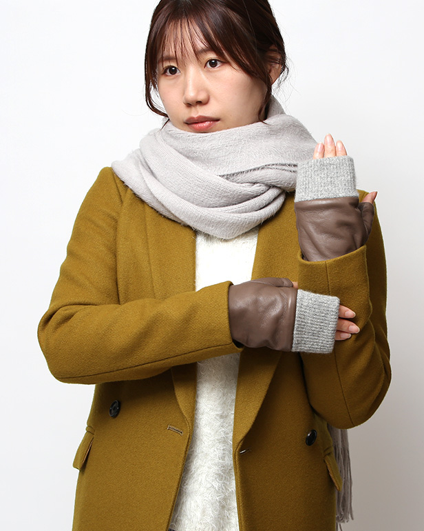 手袋 レディース 本革 カシミヤ裏地 フィンガーレス 防寒 革手袋 日本製 ブランド グレー グレイ 灰色 スマホ タッチパネル 操作可能 女性 通勤 ビジネス プレゼント 化粧箱付き おしゃれ 高級 KURODA(クロダ)