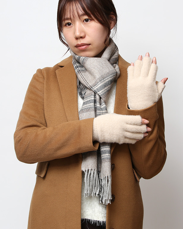 手袋 レディース ナイロンソフトヤーン素材 防寒 暖かい 柔らかい 肌触り ベージュ 肌色 タッチパネル スマホ操作可能 日本企画 ブランド 付け心地 良い 滑らか 履き心地 女性 KURODA(クロダ)