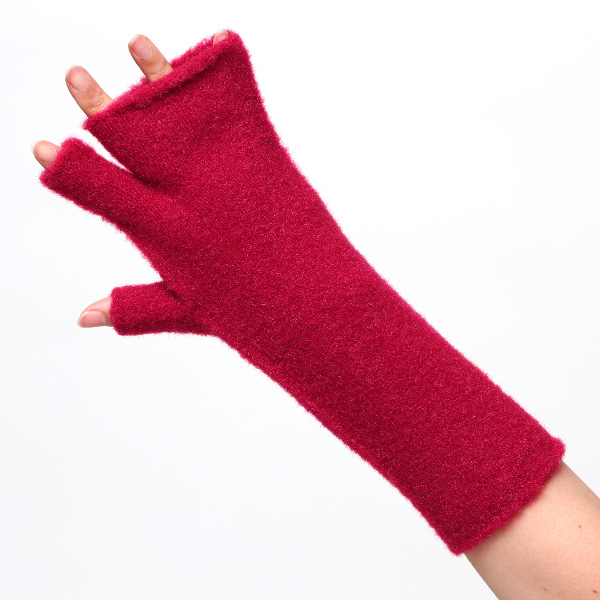  手袋 レディース ナイロンソフトヤーン素材 防寒 暖かい 柔らかい 肌触り ミドル丈 レッド ワイン 赤色 タッチパネル スマホ操作可能 ロング丈 日本企画 ブランド 付け心地 良い 滑らか 履き心地 KURODA(クロダ)