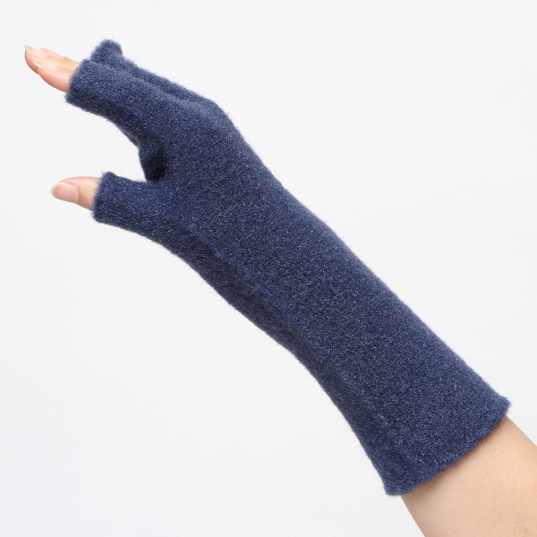  手袋 レディース ナイロンソフトヤーン素材 防寒 暖かい 柔らかい 肌触り ミドル丈 ブルー ネイビー 青色 タッチパネル スマホ操作可能 ロング丈 日本企画 ブランド 付け心地 良い 滑らか 履き心地 KURODA(クロダ)