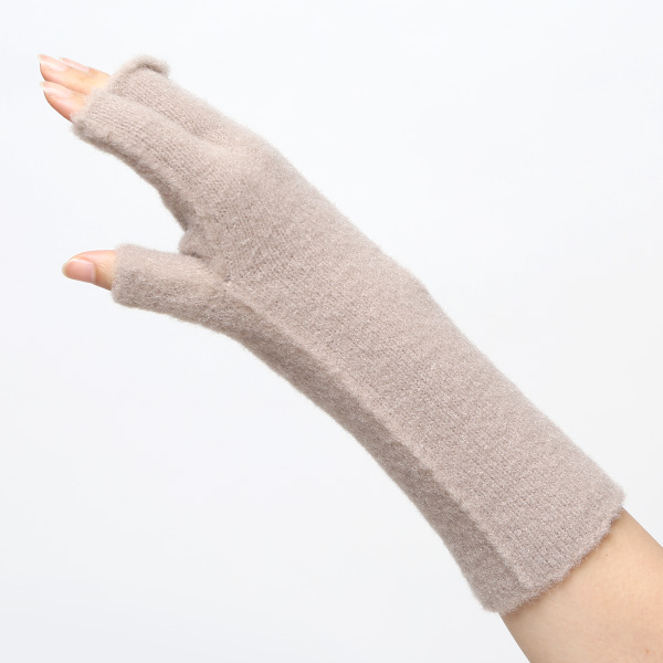 手袋 レディース ナイロンソフトヤーン素材 防寒 暖かい 柔らかい 肌触り ミドル丈 ベージュ 肌色 タッチパネル スマホ操作可能 ロング丈 日本企画 ブランド 付け心地 良い 滑らか 履き心地 KURODA(クロダ)