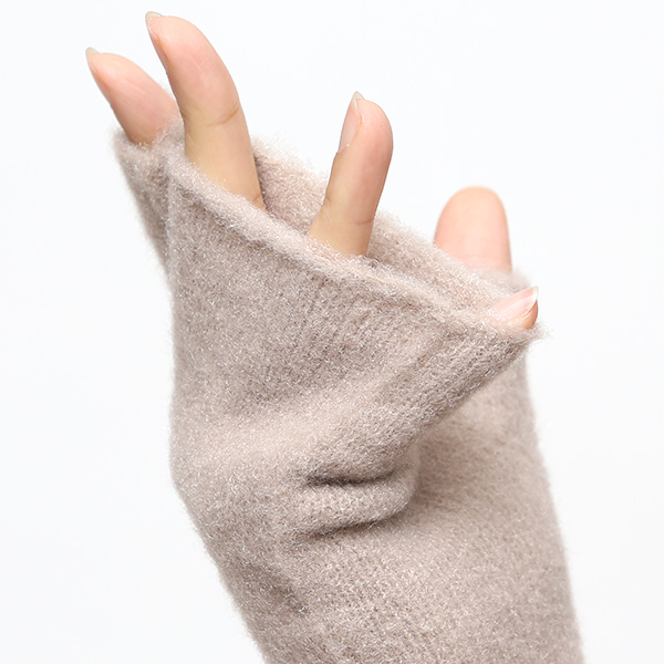 手袋 レディース ナイロンソフトヤーン素材 防寒 暖かい 柔らかい 肌触り ミドル丈 ベージュ 肌色 タッチパネル スマホ操作可能 ロング丈 日本企画 ブランド 付け心地 良い 滑らか 履き心地 KURODA(クロダ)